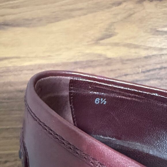 Tod’s Woman’s Burgundy Calfskin Leather Loafer with Block Heel. Size 6.5. - Picture 8 of 10